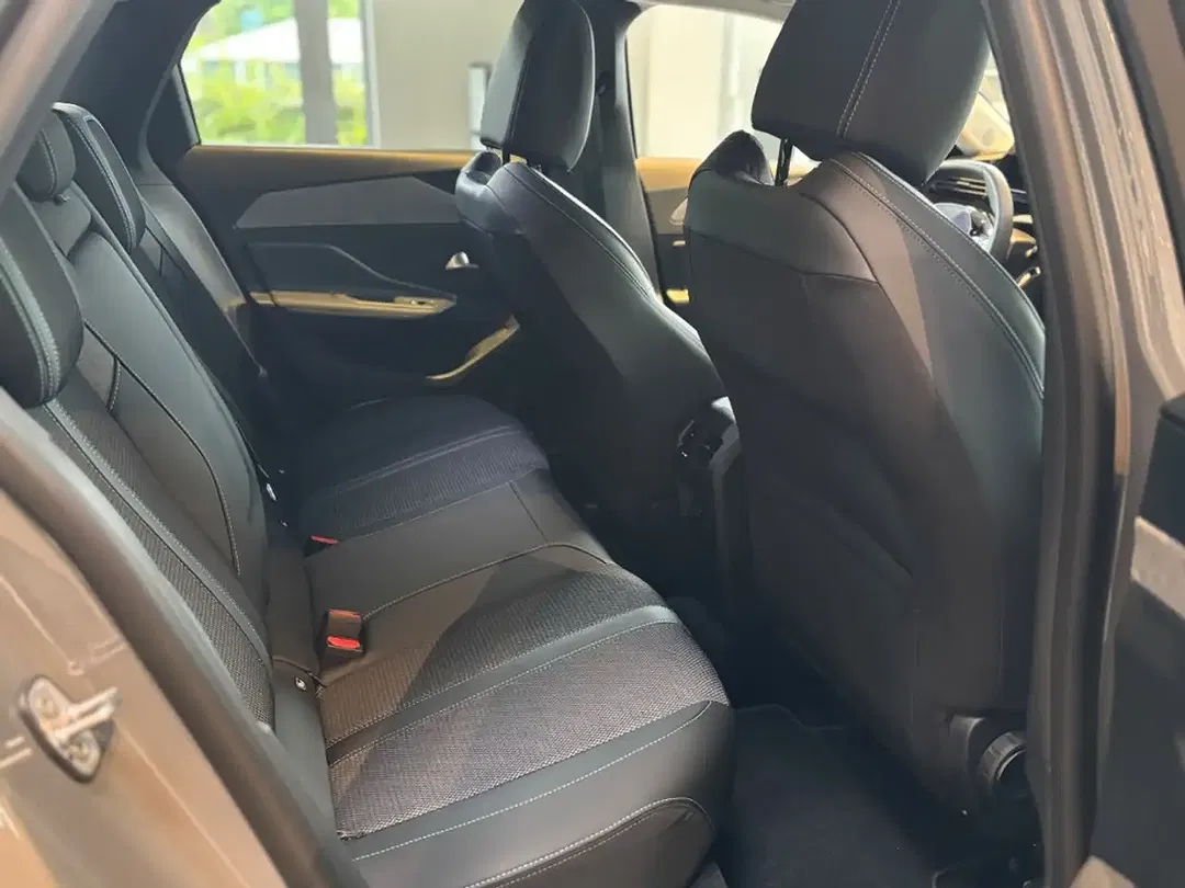 Peugeot 308 - Thumbnail 11