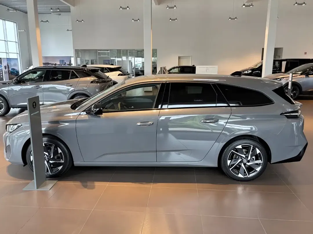 Peugeot 308 - Thumbnail 4