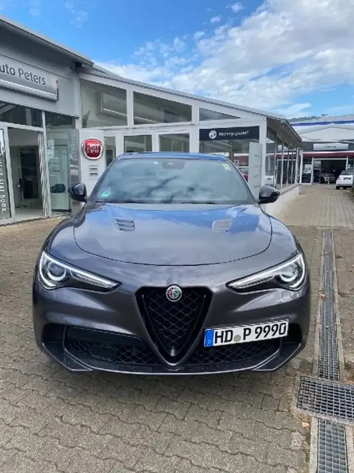 Alfa Romeo Stelvio - Thumbnail 2