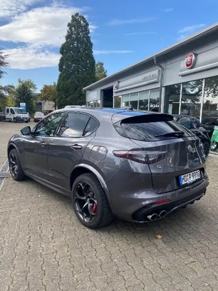 Alfa Romeo Stelvio - Thumbnail 4