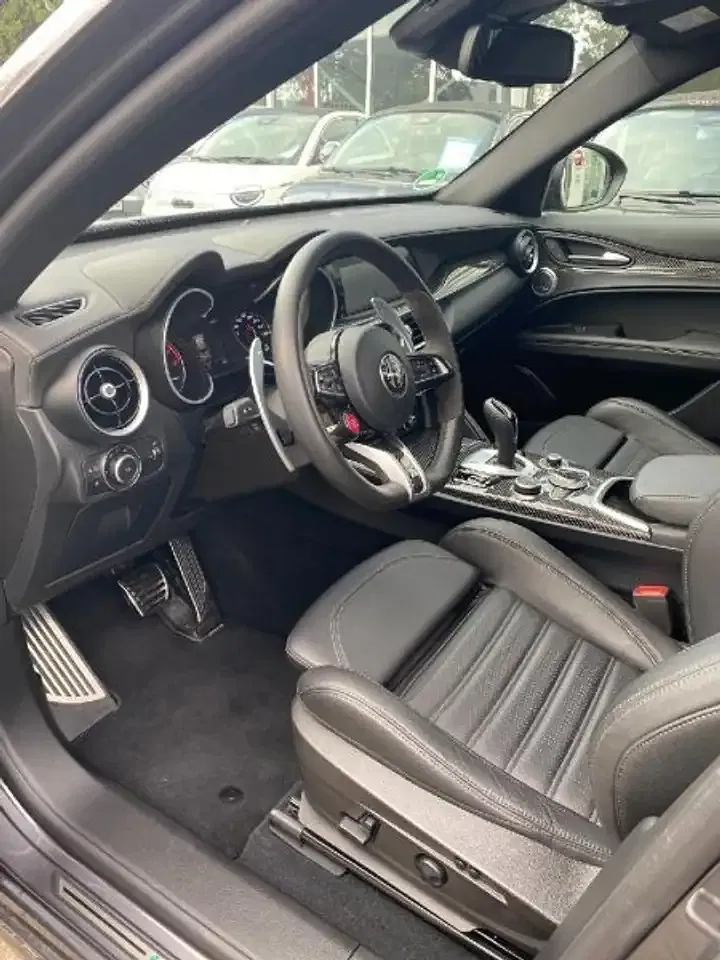 Alfa Romeo Stelvio - Thumbnail 7
