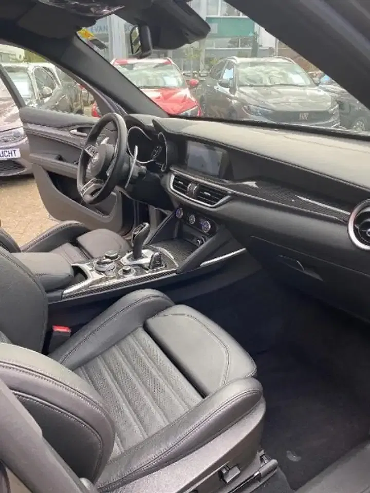 Alfa Romeo Stelvio - Thumbnail 8