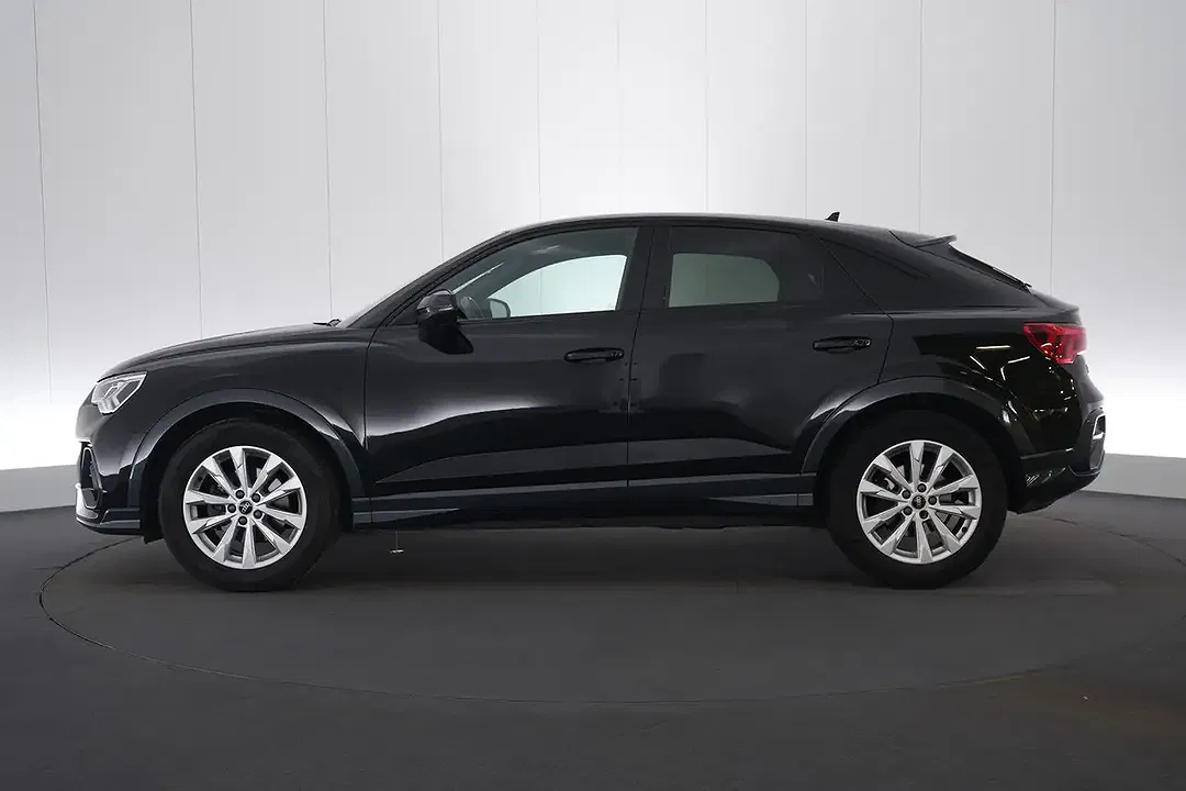 Audi Q3 - Thumbnail 3