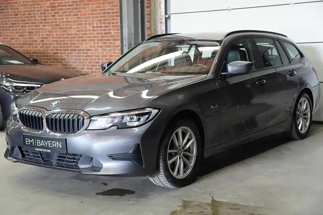 BMW 330 - Thumbnail 4