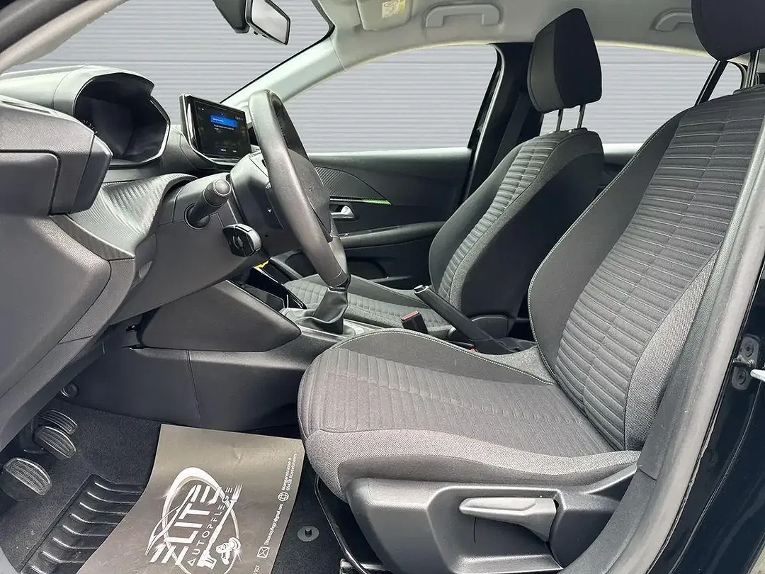 Peugeot 208 - Thumbnail 11