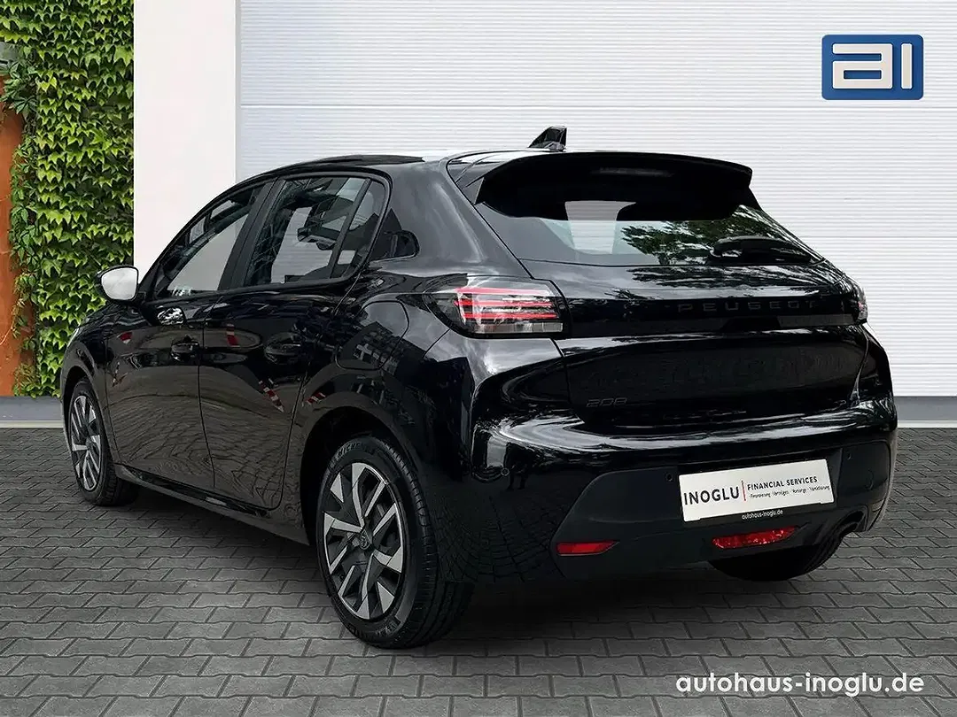 Peugeot 208 - Thumbnail 3