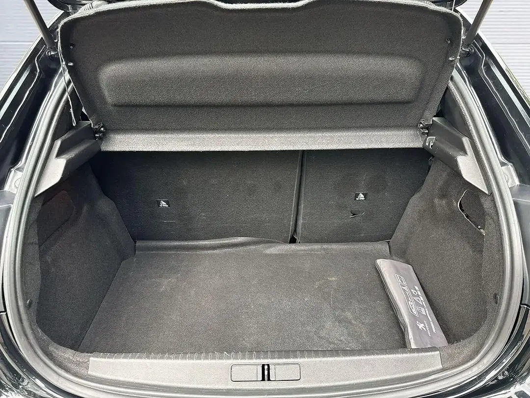 Peugeot 208 - Thumbnail 5