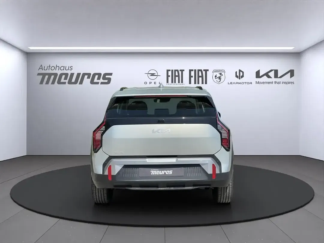 Kia EV3 - Thumbnail 3