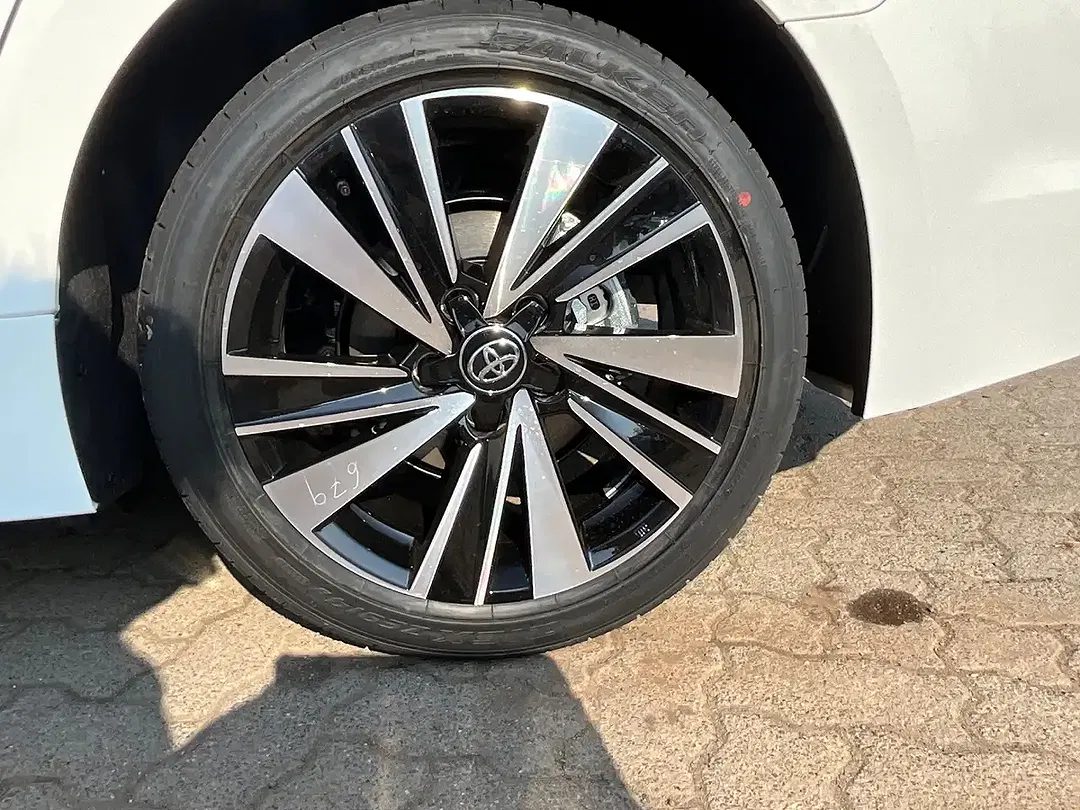 Toyota Corolla - Thumbnail 7