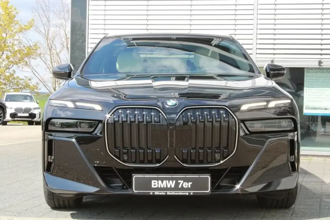 BMW 740 - Thumbnail 3