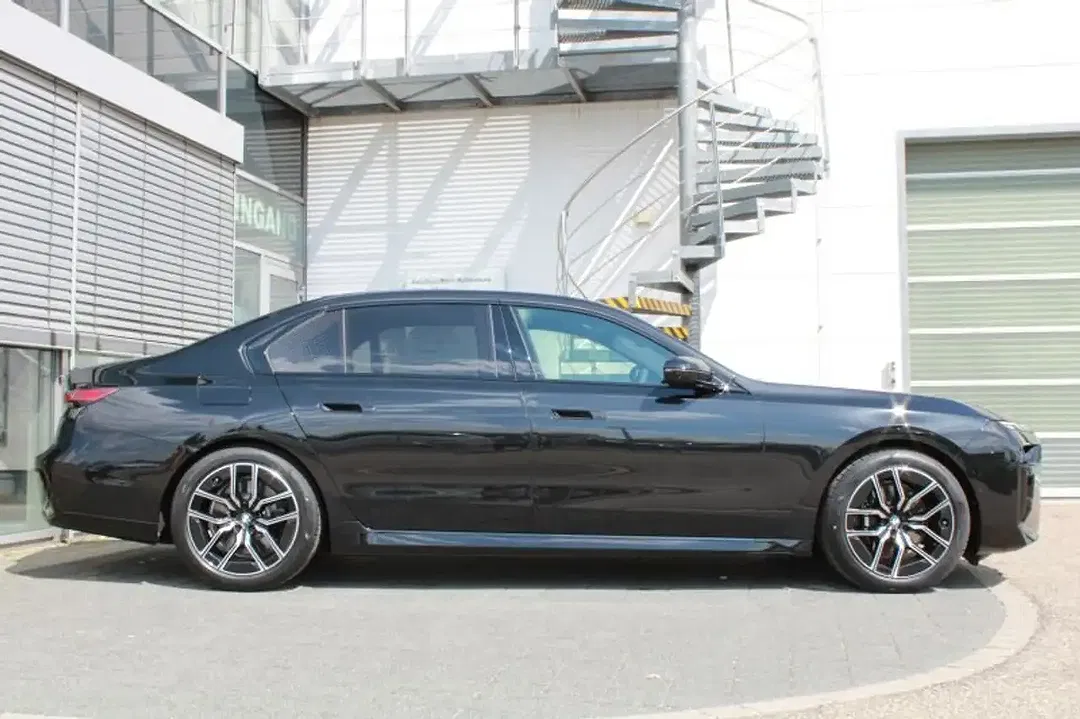 BMW 740 - Thumbnail 4