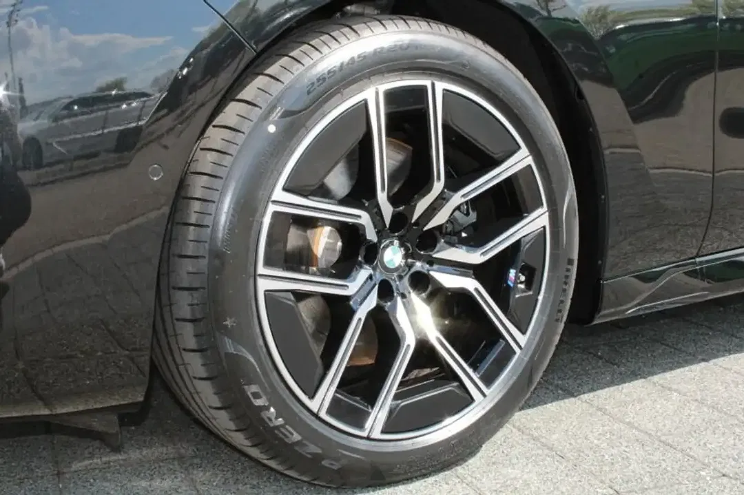 BMW 740 - Thumbnail 6