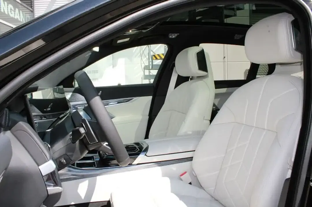 BMW 740 - Thumbnail 8