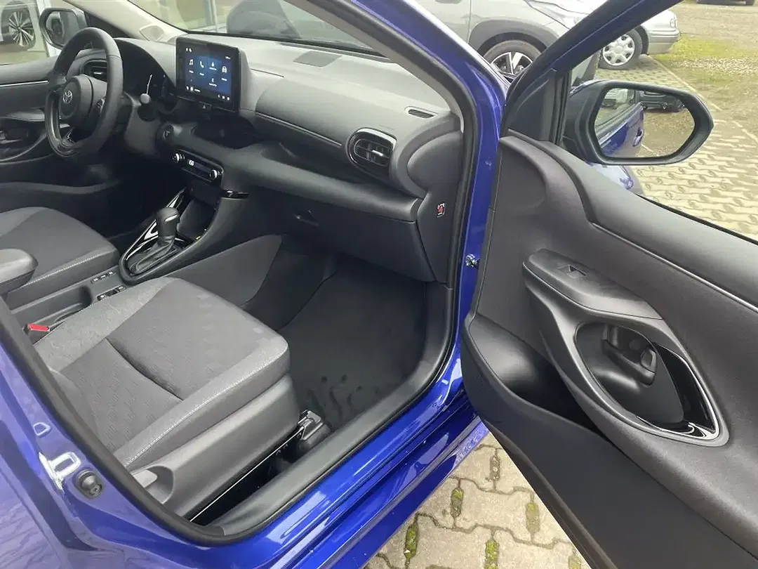 Toyota Yaris - Thumbnail 8