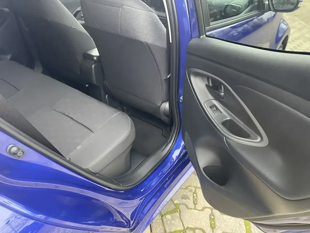 Toyota Yaris - Thumbnail 9