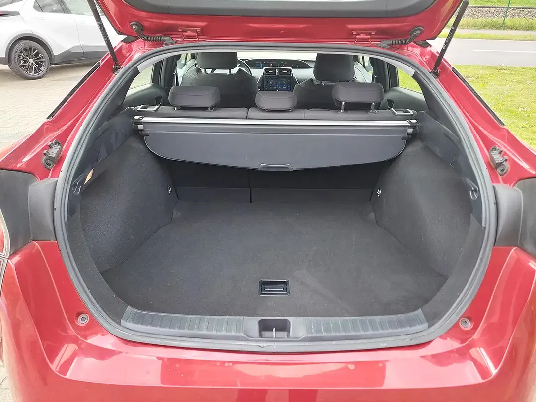 Toyota Prius - Thumbnail 10