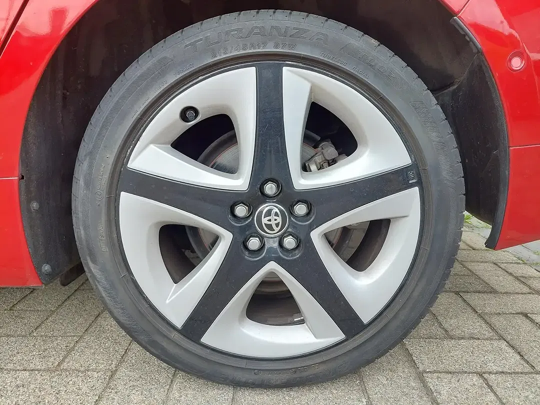 Toyota Prius - Thumbnail 11
