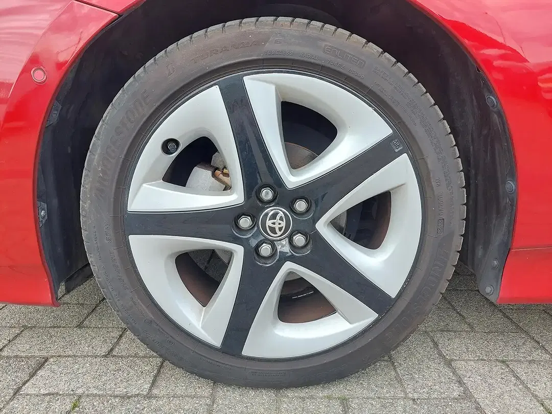 Toyota Prius - Thumbnail 12
