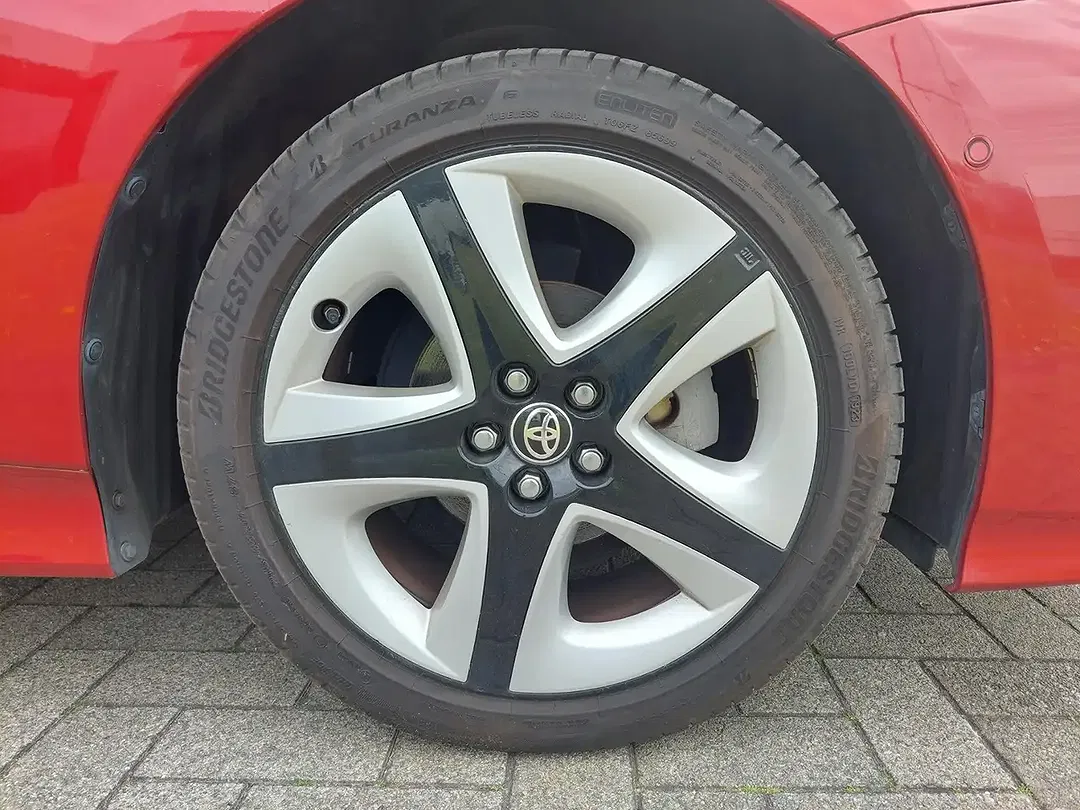 Toyota Prius - Thumbnail 13