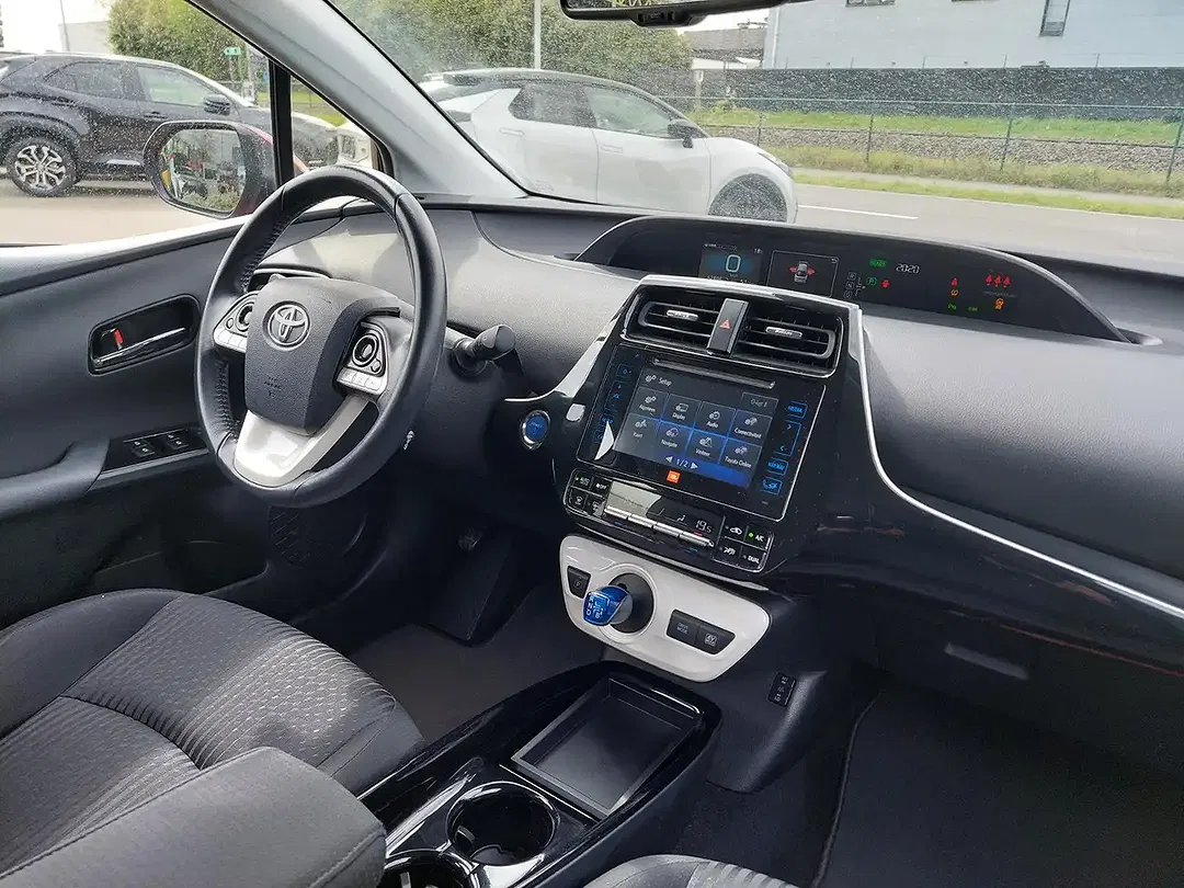 Toyota Prius - Thumbnail 17