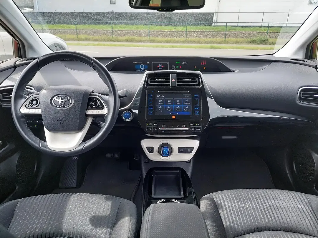 Toyota Prius - Thumbnail 18
