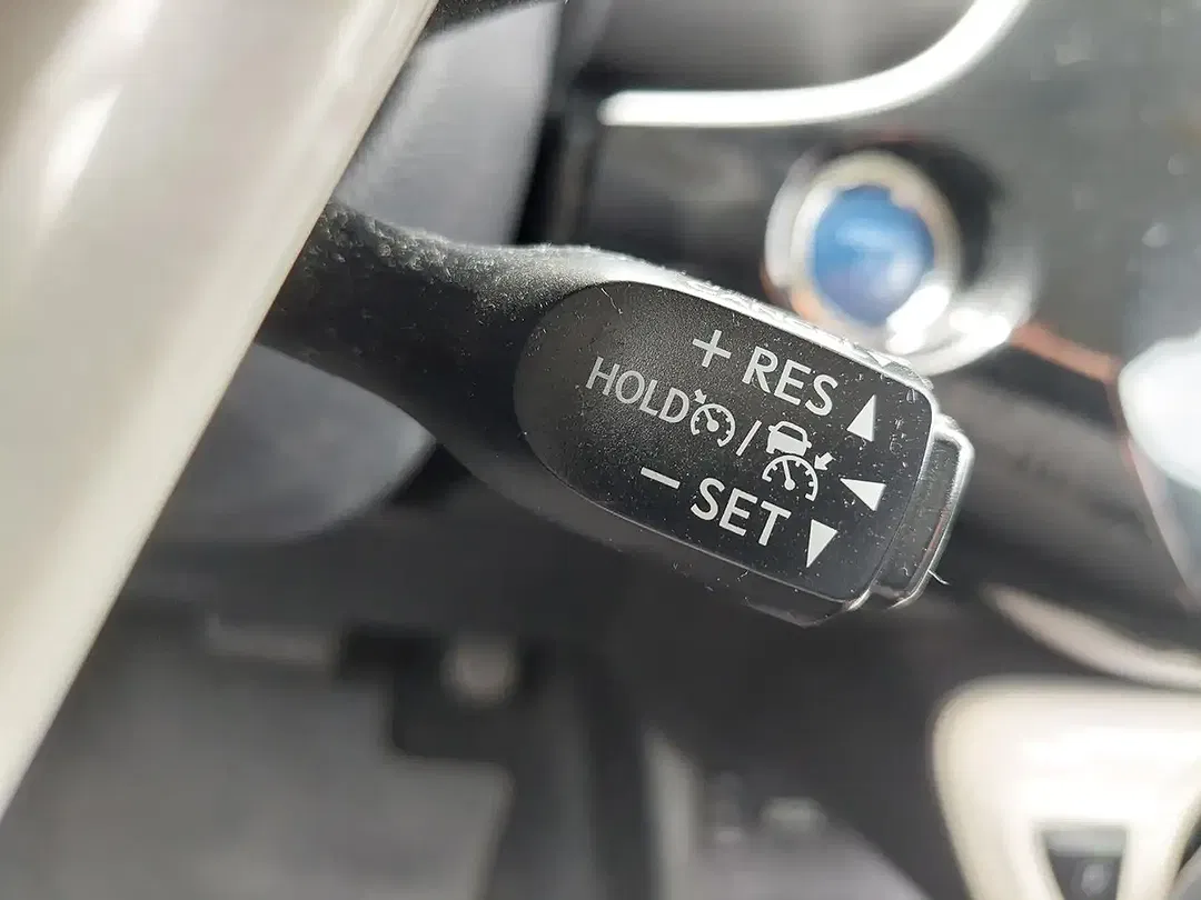 Toyota Prius - Thumbnail 22