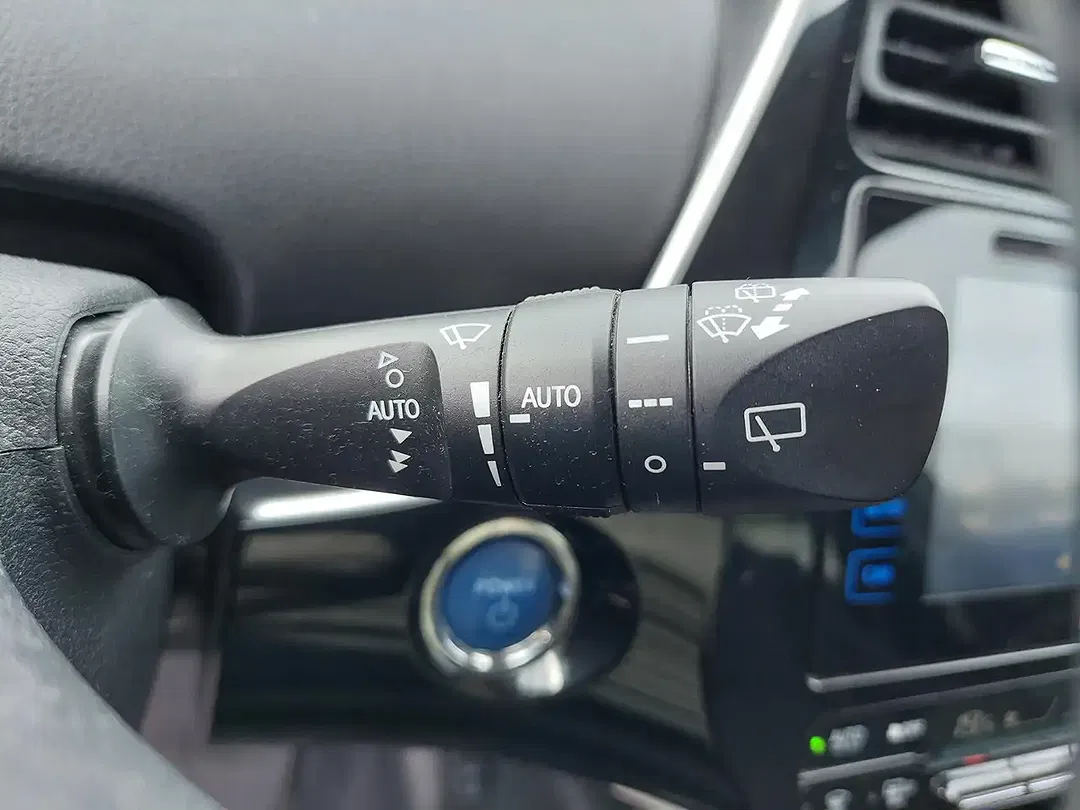 Toyota Prius - Thumbnail 24