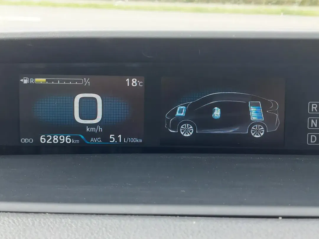 Toyota Prius - Thumbnail 26