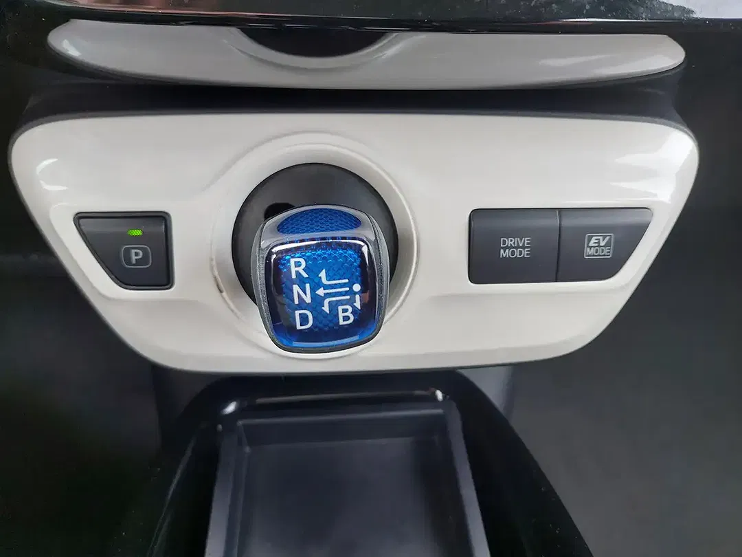 Toyota Prius - Thumbnail 29