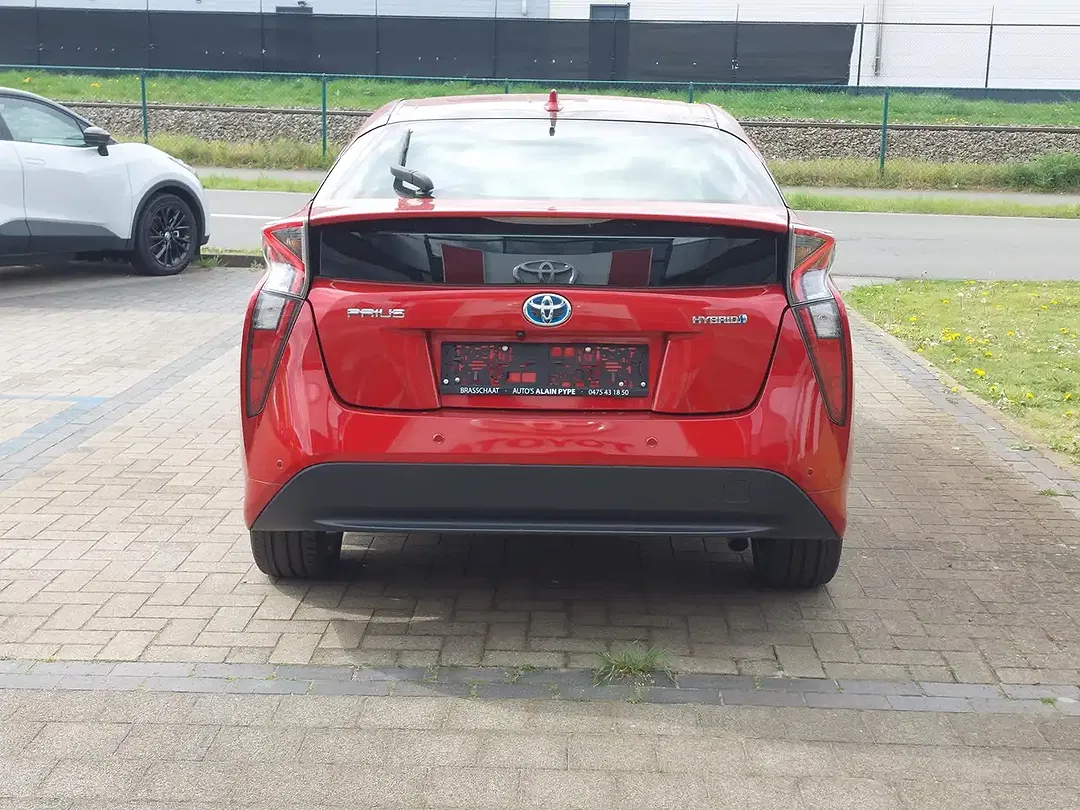 Toyota Prius - Thumbnail 6
