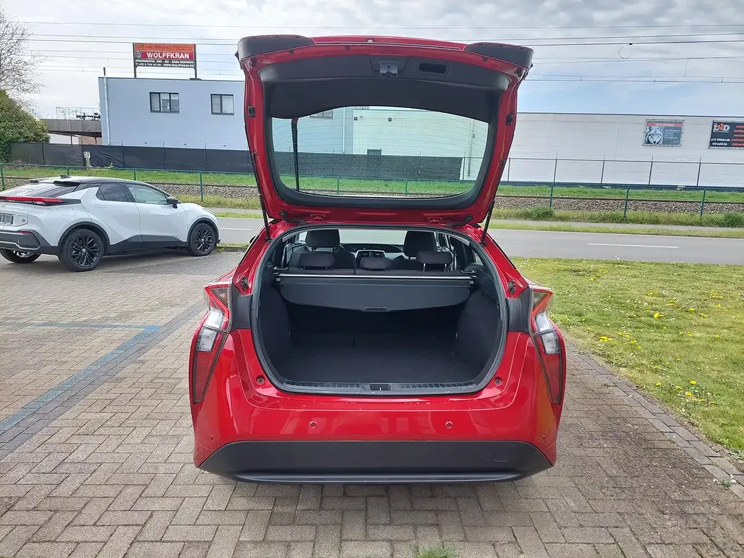Toyota Prius - Thumbnail 9