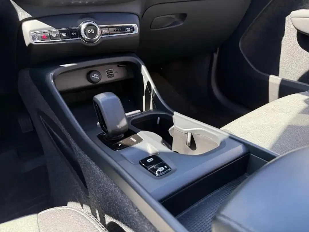 Volvo XC40 - Thumbnail 11