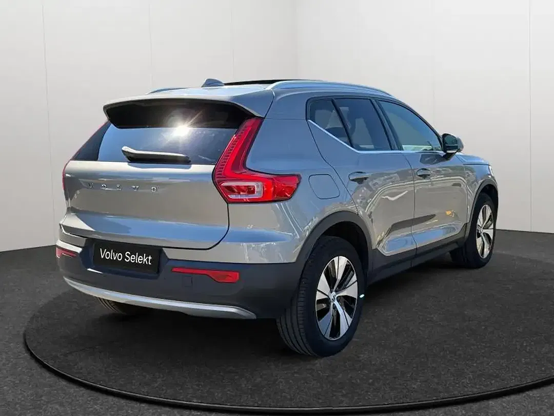 Volvo XC40 - Thumbnail 2