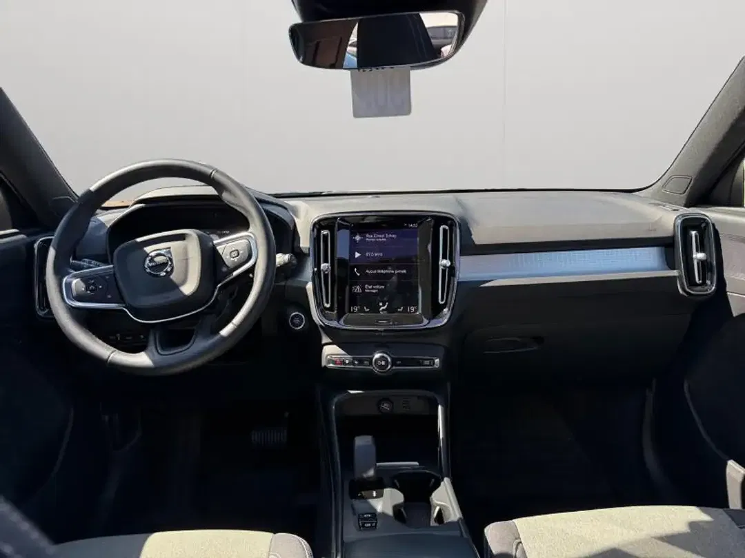 Volvo XC40 - Thumbnail 3