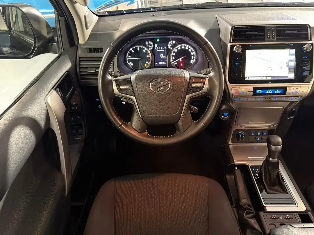 Toyota Land Cruiser - Thumbnail 7