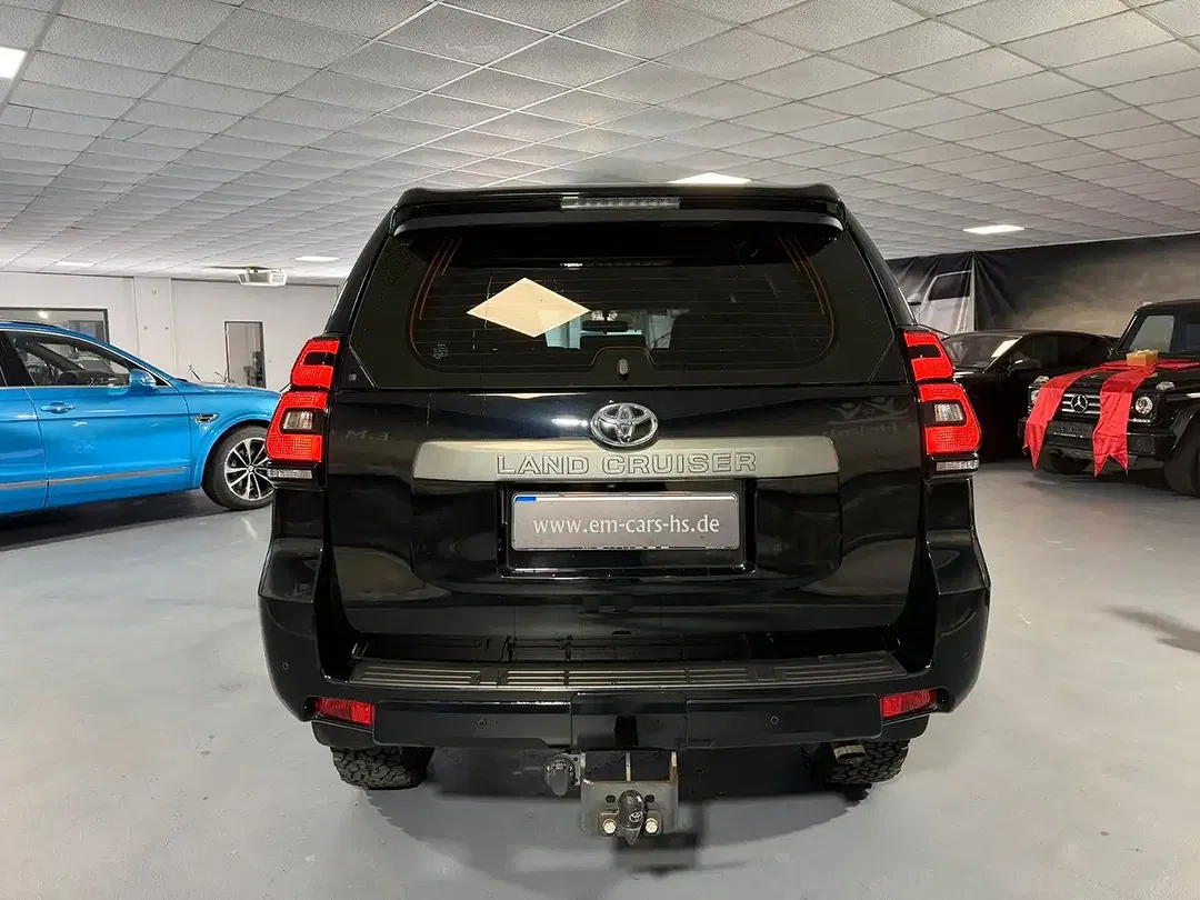 Toyota Land Cruiser - Thumbnail 3