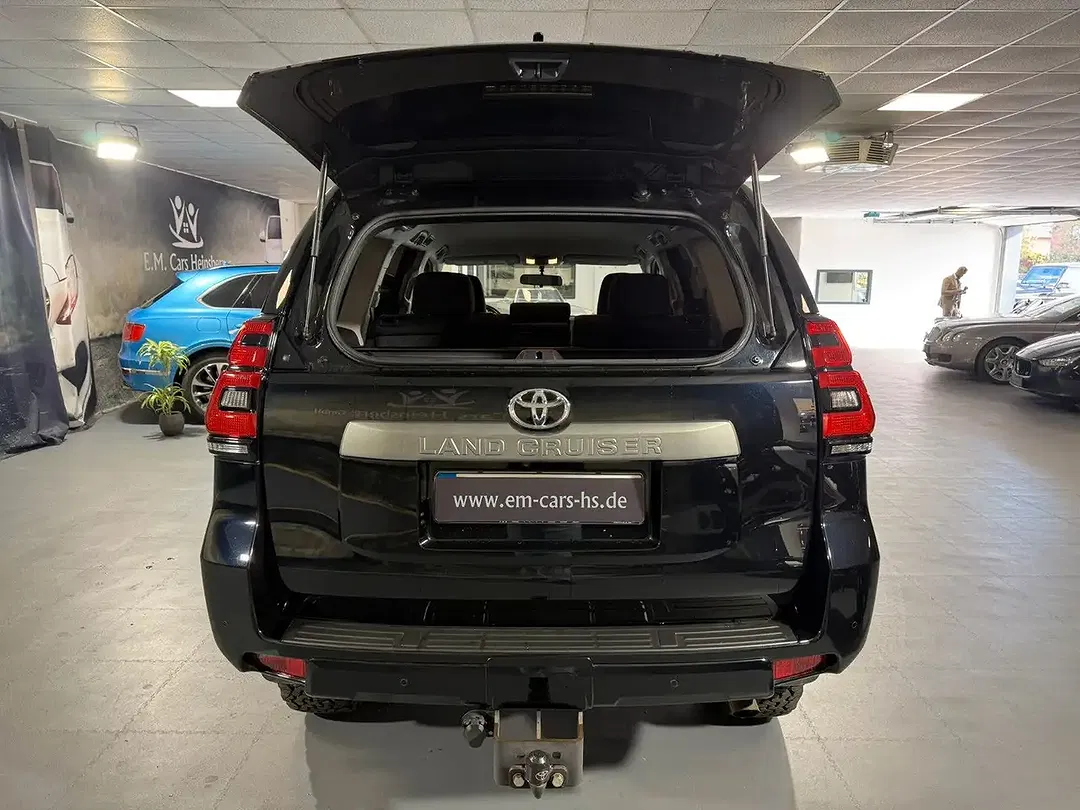 Toyota Land Cruiser - Thumbnail 4