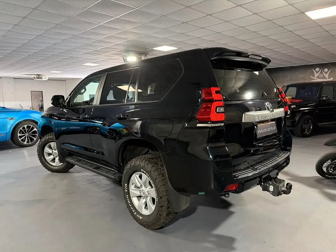 Toyota Land Cruiser - Thumbnail 5