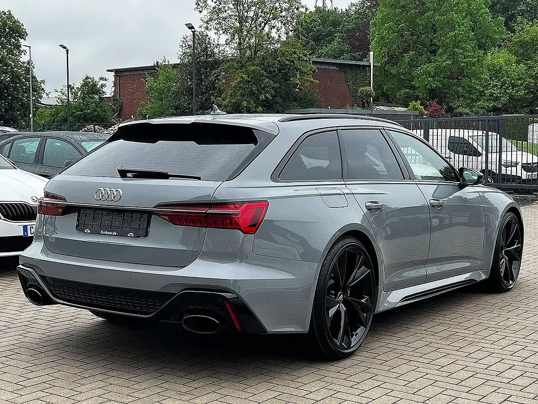 Audi RS6 - Thumbnail 3