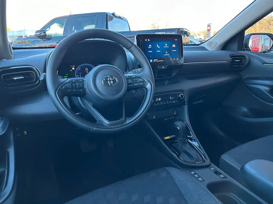 Toyota Yaris - Thumbnail 11