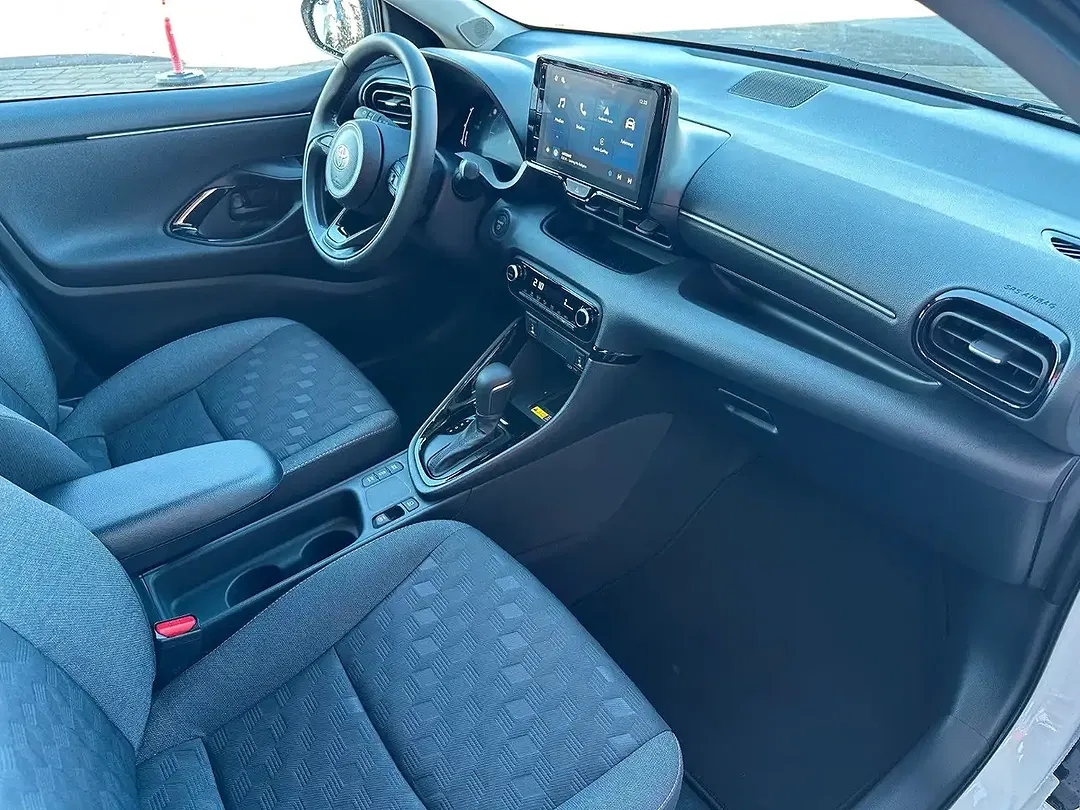 Toyota Yaris - Thumbnail 13