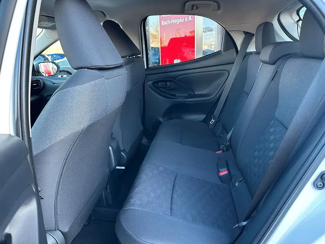 Toyota Yaris - Thumbnail 15