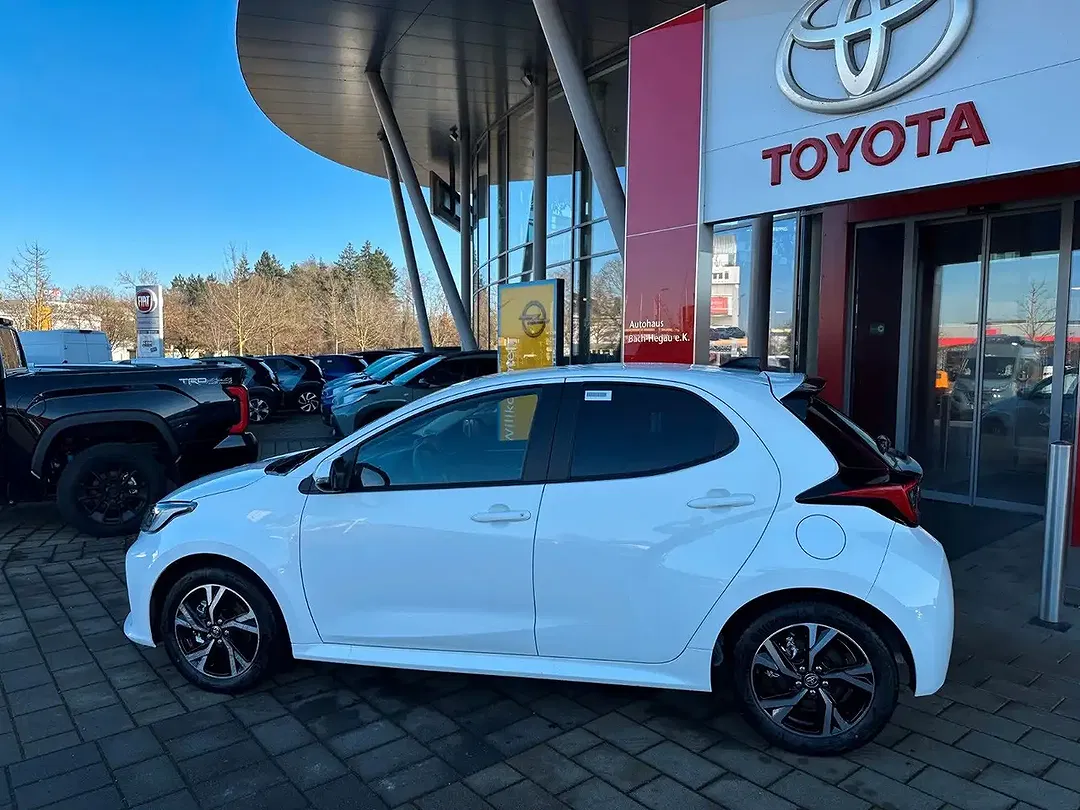Toyota Yaris - Thumbnail 3
