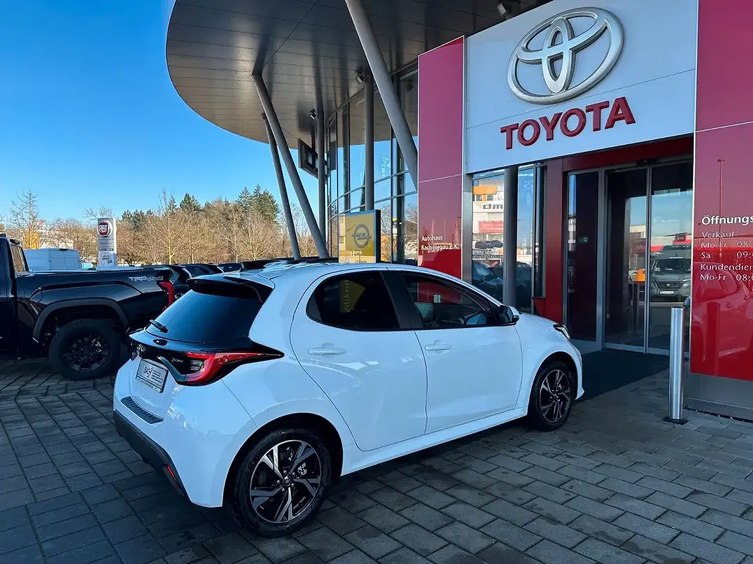 Toyota Yaris - Thumbnail 6