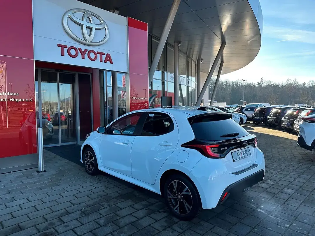 Toyota Yaris - Thumbnail 8