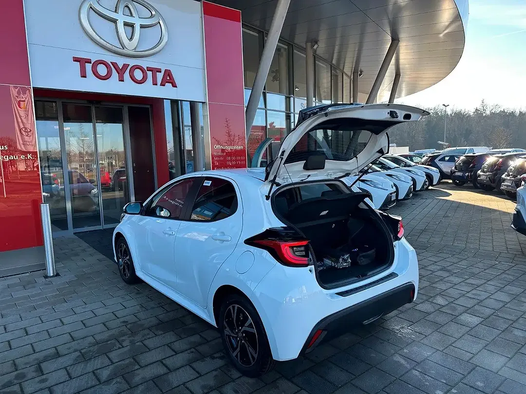 Toyota Yaris - Thumbnail 9