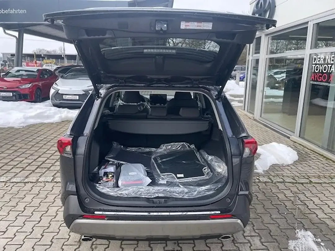 Toyota RAV 4 - Thumbnail 6