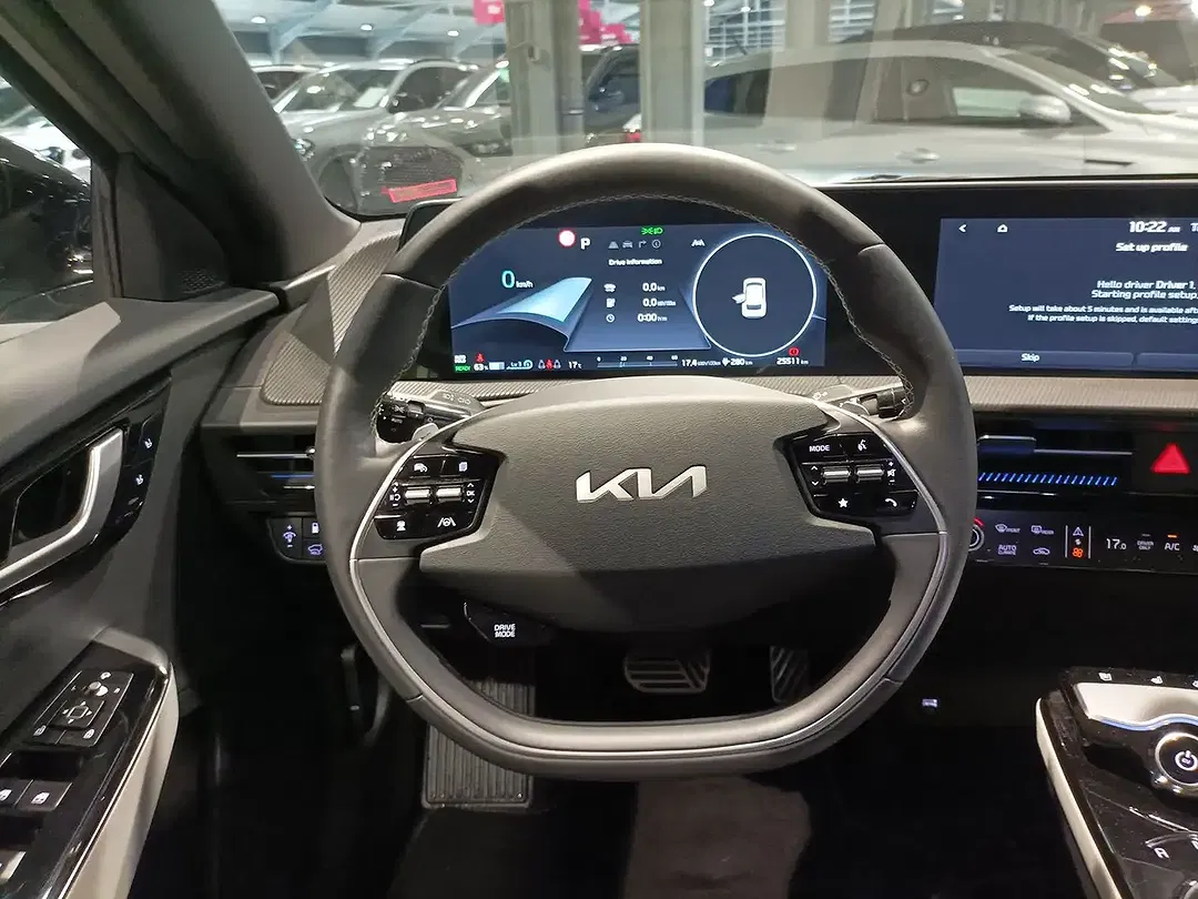 Kia EV6 - Thumbnail 10
