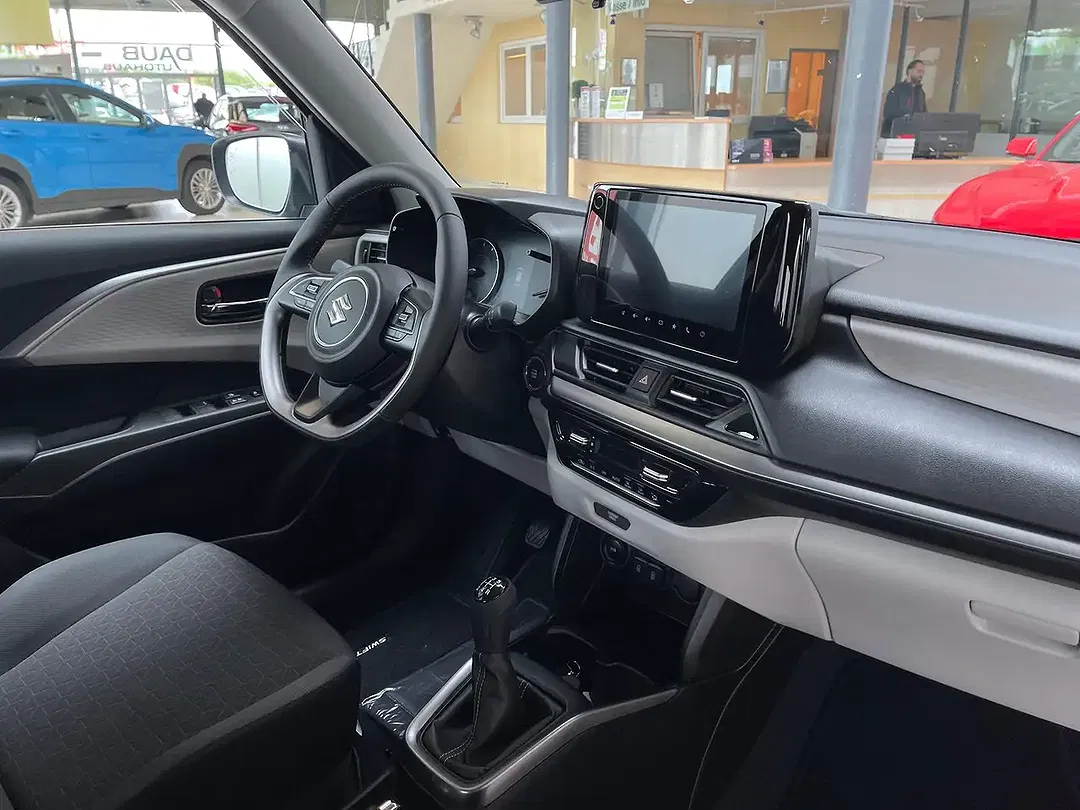 Suzuki Swift - Thumbnail 11