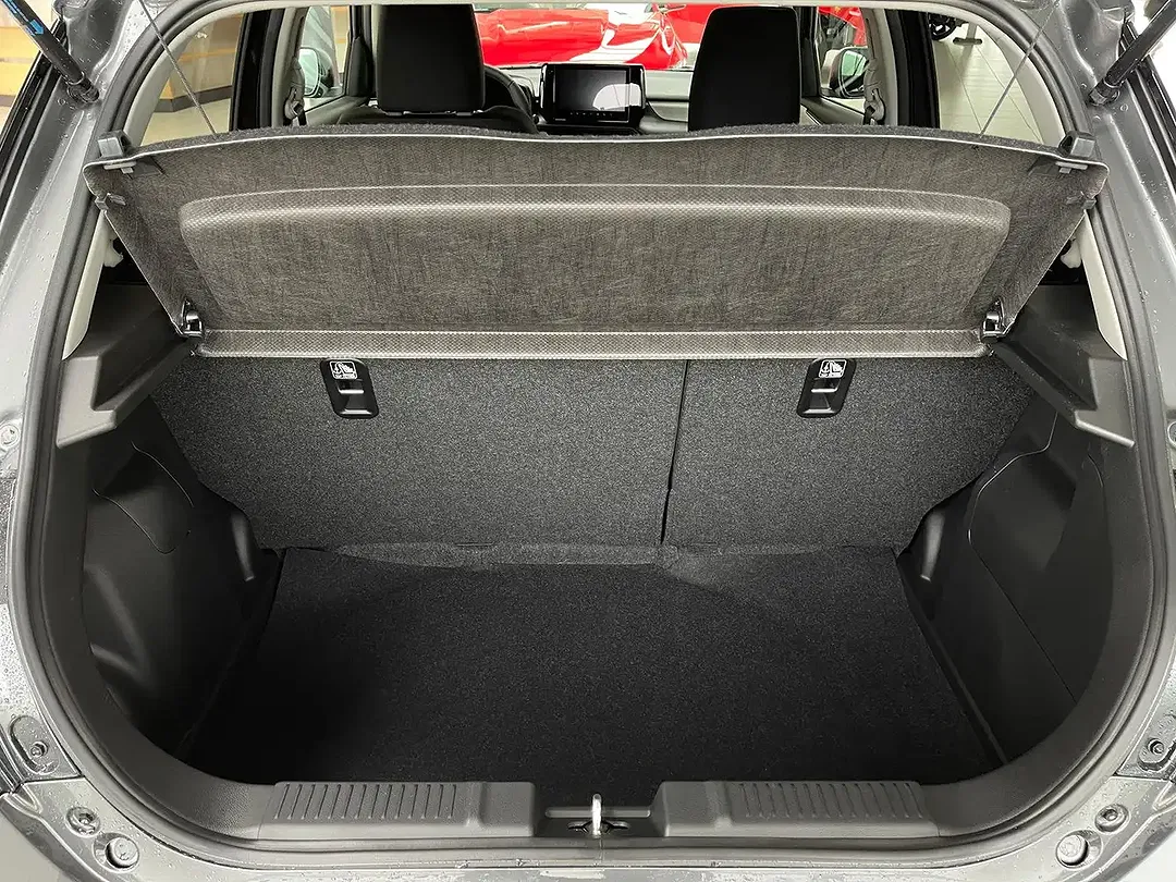 Suzuki Swift - Thumbnail 13
